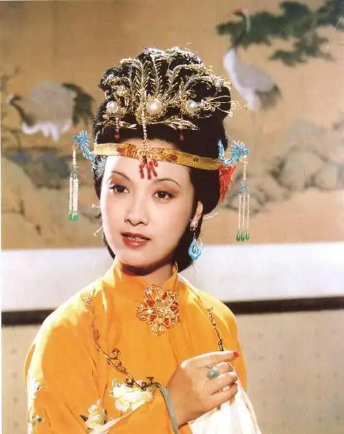 一只凤钗6种戴法让87版红楼梦王熙凤告诉你什么是国宝级造型