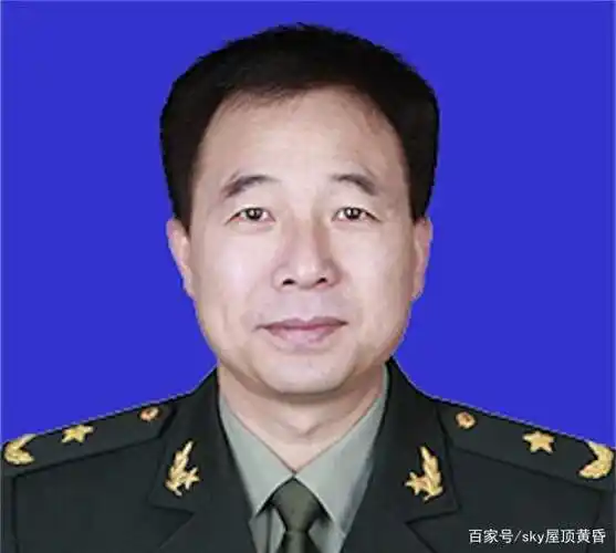 航天英雄景海鹏第一位担任副军长的航天员如今什么待遇
