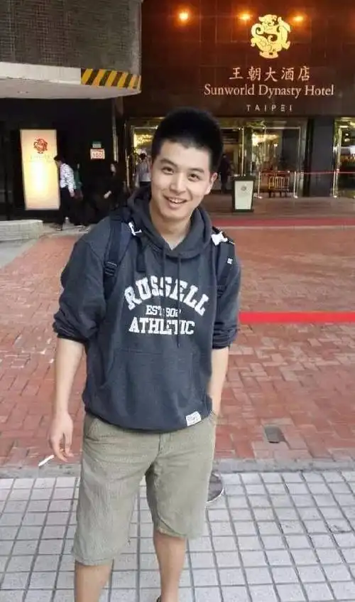 作为半个粉丝的我,真的看不下去了!首先我们要知道,马頔之前是瘦的.