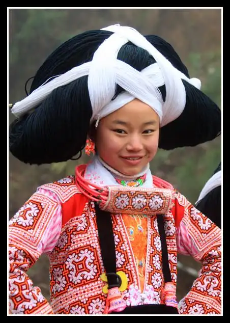 神秘民族长角苗将祖辈头发盘进发髻里