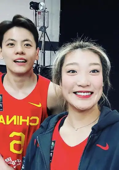 李梦成女篮大姐大领袖气质十足 国家队未改穿3号 复仇日本夺冠吗_中国