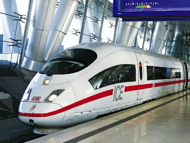 作为老牌工业强国,德国的高速铁路技术储备不亚于法国,但是在高铁领域
