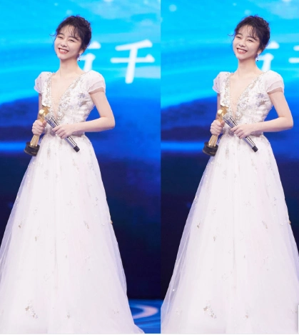 第五届金骨朵网络盛典,谭松韵获得年度最佳女演员