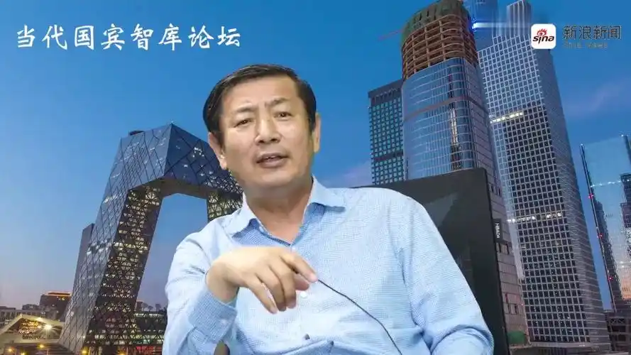 董卓谋士李肃前来说降吕布,说他英勇神武,怎么能屈居人下!