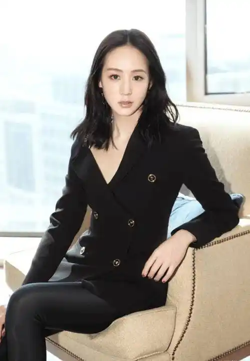 原创张钧甯才是真腿精拿无痕裤搭配钢针鞋像极了被上帝吻过