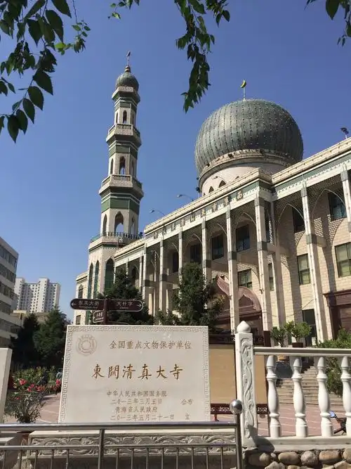 西宁东关清真大寺,建筑物雄伟壮观,具有中国古老的建筑艺术和伊斯兰教