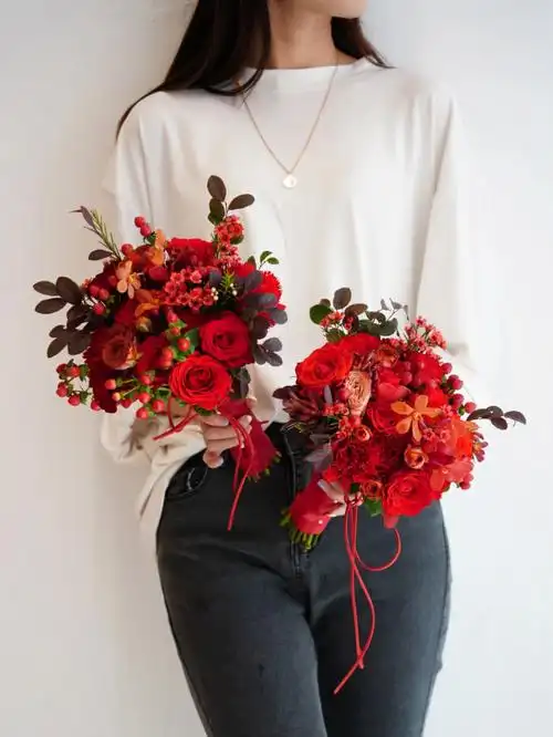 中式红色系新娘手捧花