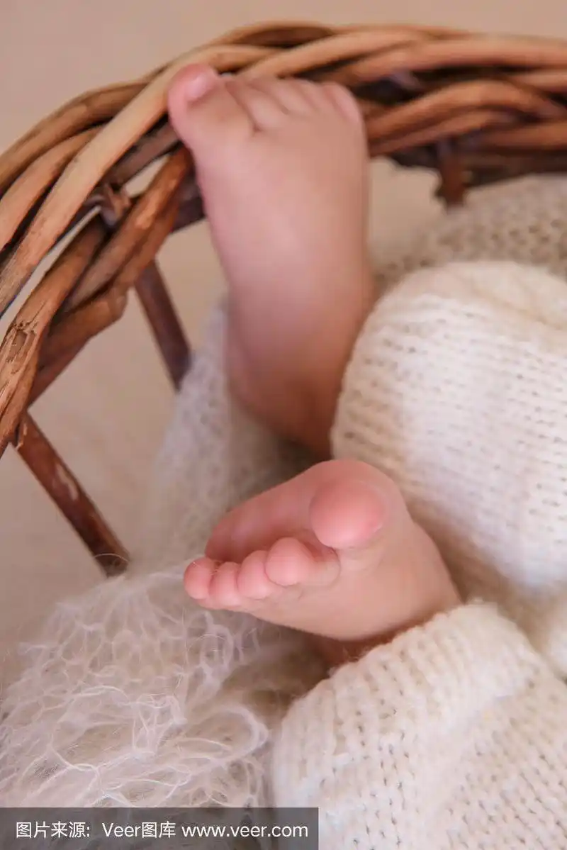 新生儿脚的照片,柔焦.