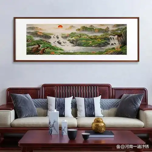 客厅作为家人休闲娱乐,待人接客的地方,不仅能够反映家主人的装修品味