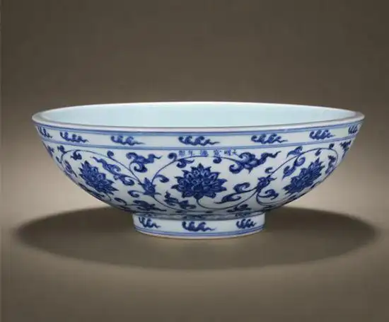 保利春拍:宣德青花大碗1667.5万元成交