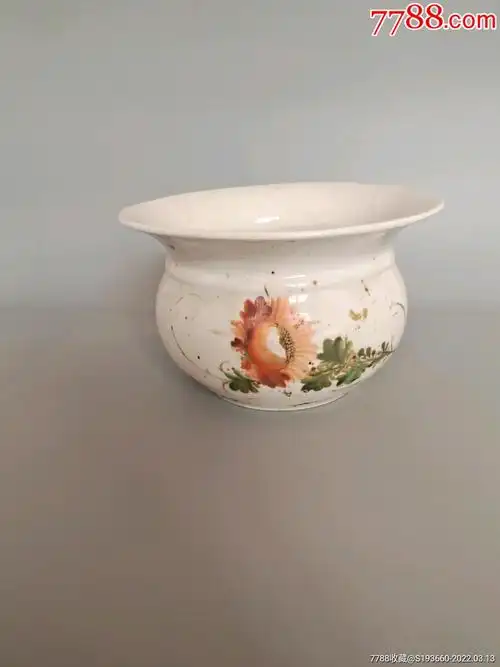 白瓷痰盂
