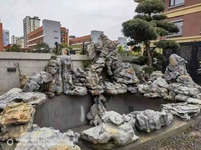 庭院里制作精品造型灵璧石假山 设计安装一体化 块块有型鱼池山水