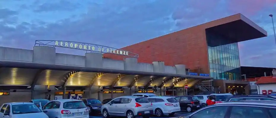 意大利佛罗伦萨市区酒店到佩雷托拉机场24小时送机服务