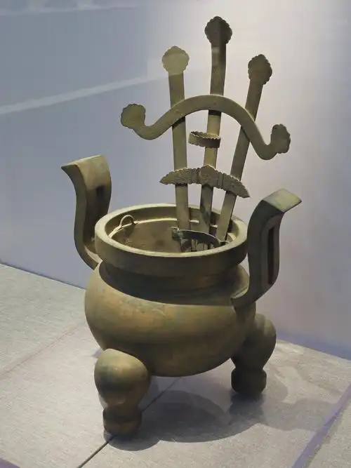 一组清东陵出土的青铜文物