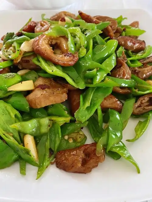 辣炒尖椒肥肠