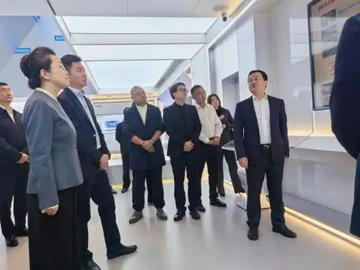 市政府党组成员鲜荣生,省发展改革委副主任杨昕,省信息化工作办公室