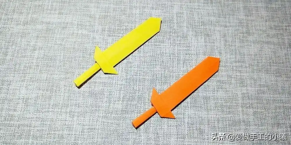 怎么用长方形的纸折(儿童手工折纸,童年时的玩具纸手枪你还会折吗?