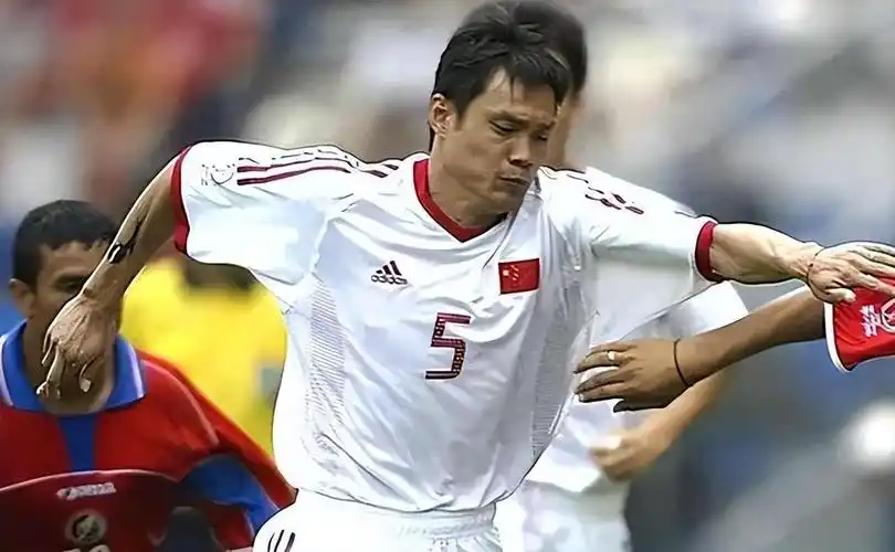 足坛巨星范志毅三婚娶小17岁演员一婚空姐前妻揭离婚原因