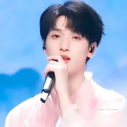 78严浩翔头像 原黄丞染