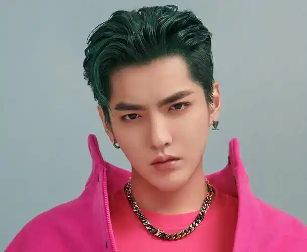 2020年12月5日,吴亦凡经纪人以挑选mv女主角面试为由,约都某竹到