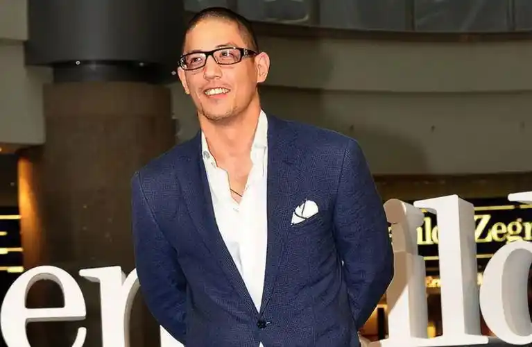 原创蒋友柏豪门风光不再带子女出门坐计程车曾被前妻追讨抚养费