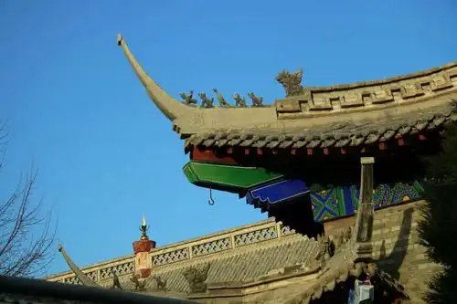 游览新疆伊犁锡伯古城,了解锡伯族文化,感受异域风情.