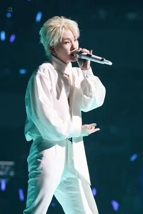 周震南love&desire演唱会##周震南演唱会舞台美学