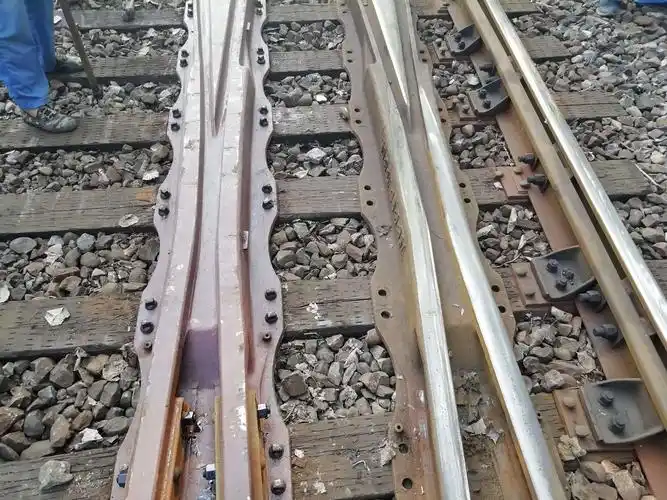 工程公司更换工业站41#,43#道岔叉心