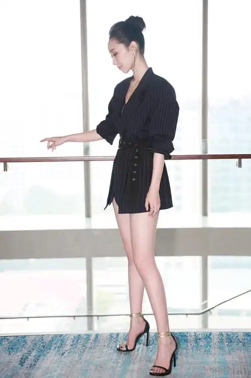 简介:李曼《天乩之白蛇传说》发布会图片,分享一组李曼图片给大家,图