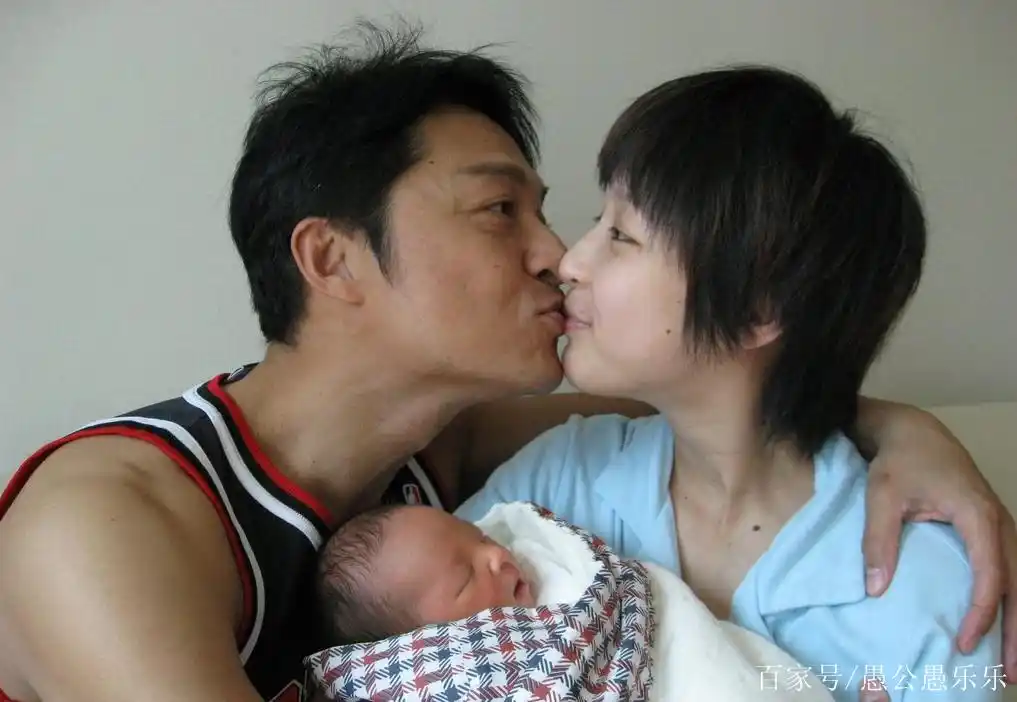 第3对,印小天和妻子的婚姻一年多就离婚了,印小天