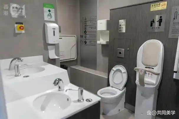港府花千万建了一个厕所!市民却差点出不来!