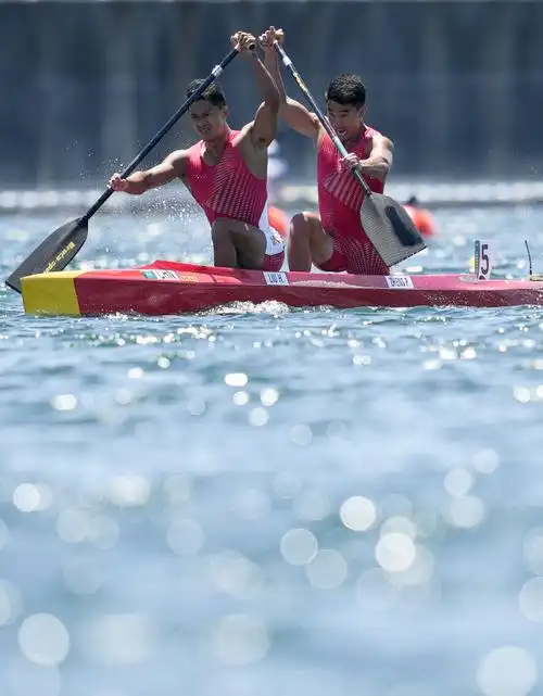 东京奥运会皮划艇静水男子1000米双人划艇中国选手刘浩郑鹏飞获得亚军