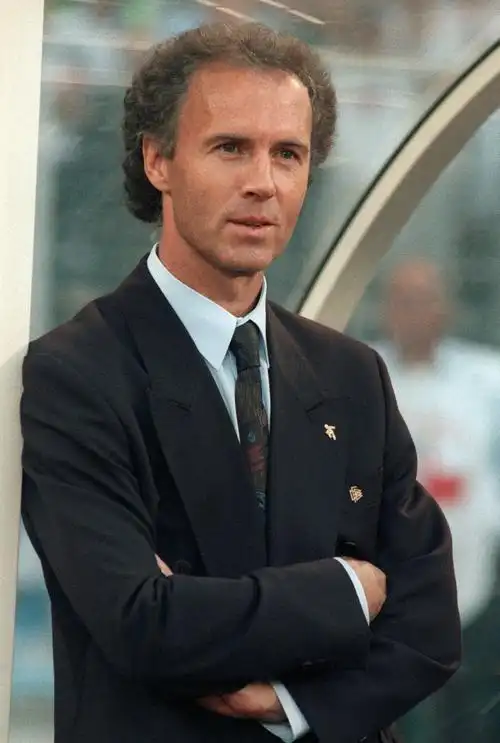 当地时间1990年7月4日,意大利都灵,"足球皇帝"贝肯鲍尔.