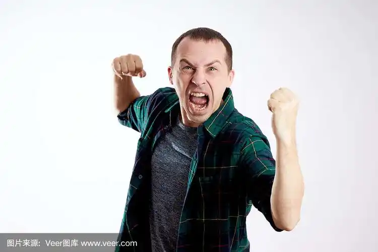 愤怒的男人大喊大叫,家庭暴力,愤怒,脸上的愤怒表情