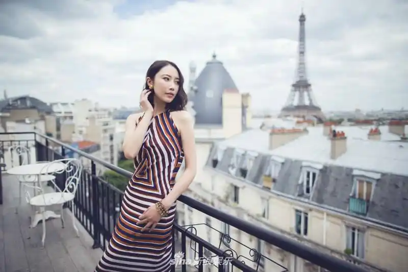 组图:赵子惠写真长腿惹眼 举手投足展示御姐魅力