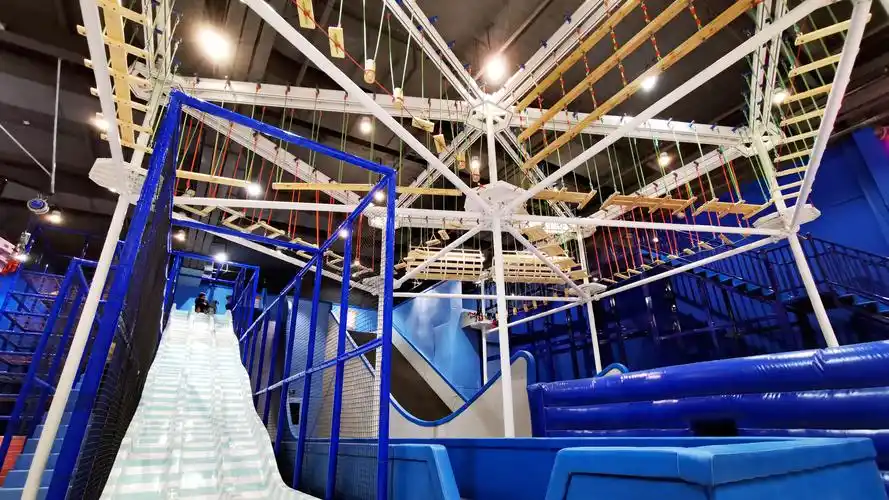 嗨酷蹦床运动乐园·团建·轰趴·亲子乐园(城外诚店)_电话地址_营业