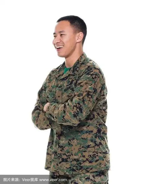 美国海军陆战队,身穿制服,双臂交叉
