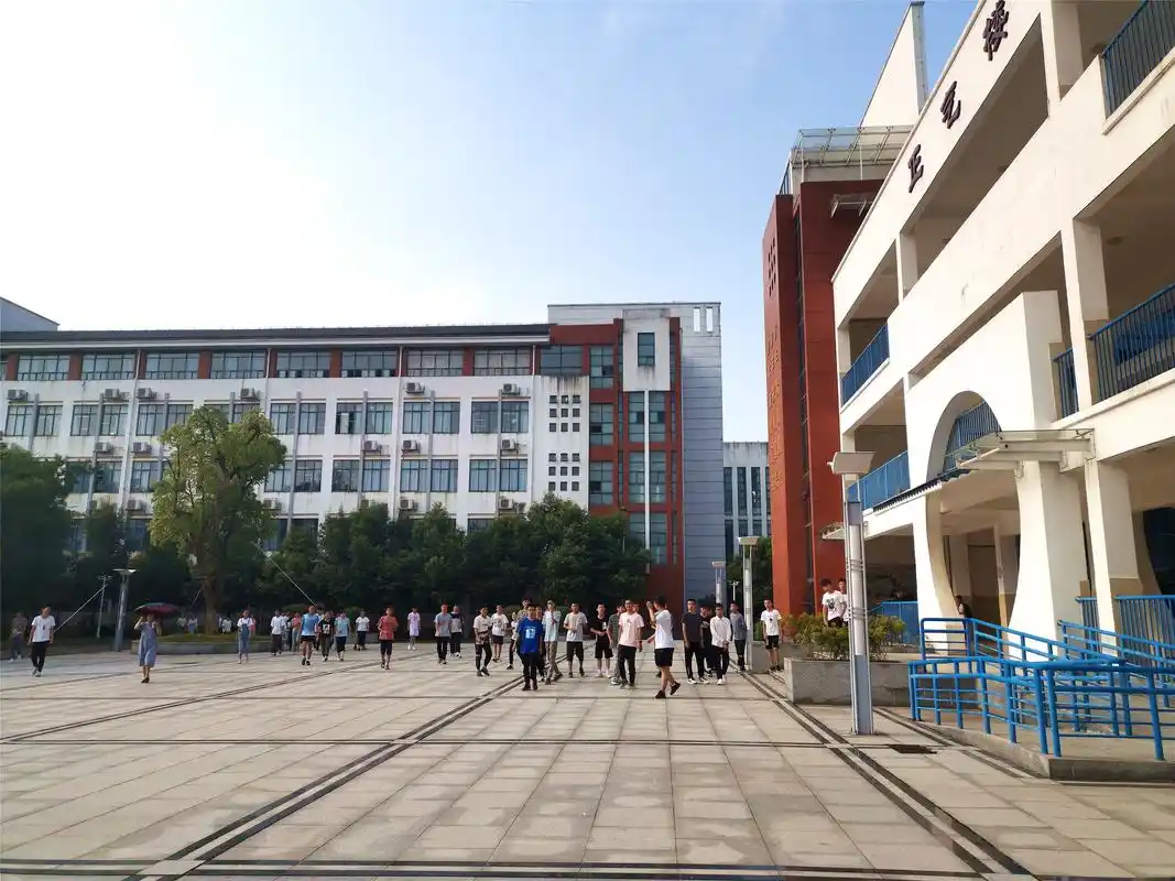 吉安视觉:白鹭洲中学(城南校区)开学第一天剪影