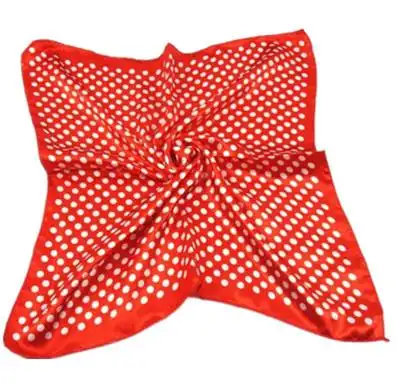 红色波点,柔情复古,scarf is coming back!