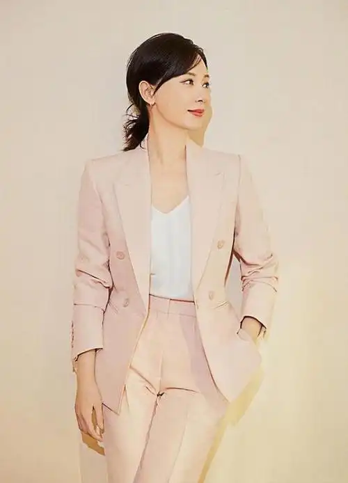 42岁陈数职场穿搭教程,霸气又有气场,女强人气息十足