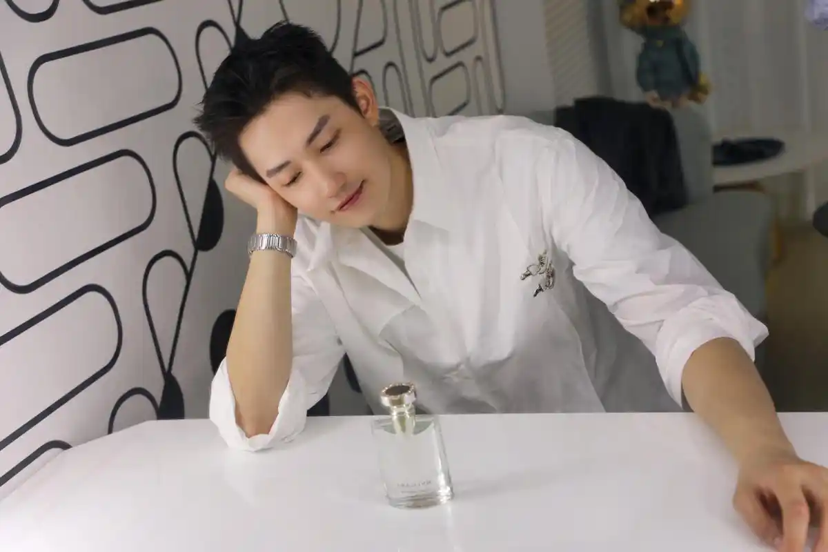 今天加点浪漫#黑色情人节的白色浪漫98#阳兵卓