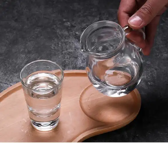 进口100ml二两杯玻璃白酒杯酒盅云吞杯家用分酒器白酒杯套装二两杯100