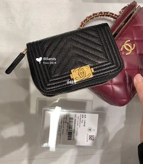 出全新香奈儿boy拉链零钱包山形纹黑金