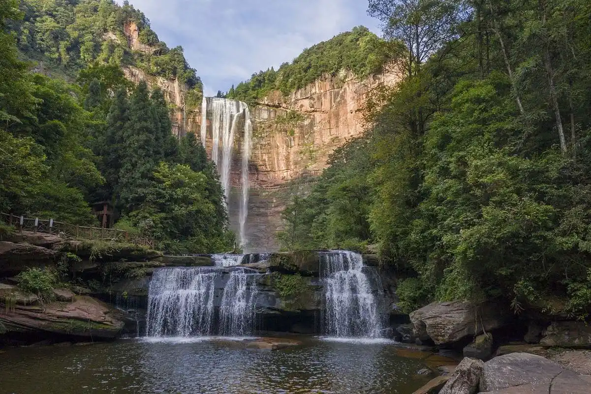 重庆四面山景区位于重庆市西南部,距离市区约200公里,是一个以自然