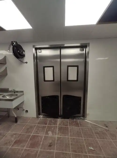 蜂窝铝不锈钢门中央厨房不锈钢撞击门蜂窝铝填充304不锈钢门