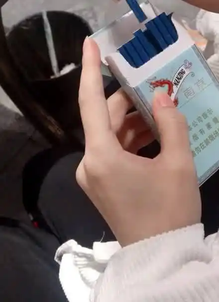 中华烟劲最小,芙蓉王最好抽,炫赫门最甜,云烟最淡,天下黄鹤楼最好