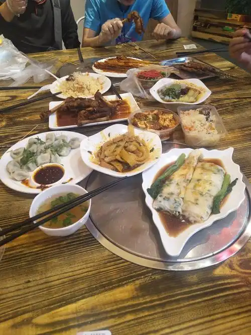 西宁的新千夜市,品特色小吃.