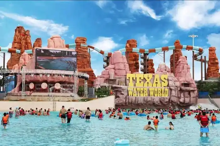 鼎龙湾德萨斯水世界体验会滑道303米水上过山车惊艳亮相