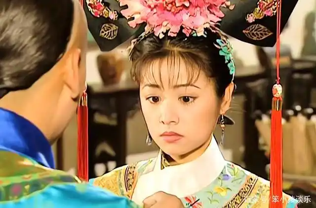 《还珠格格》金锁嫁柳青时,紫薇说过一句恶心话,她到底说了句啥