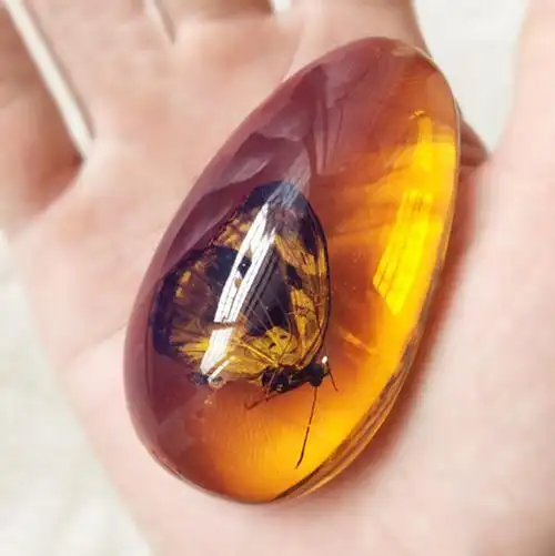 厂家直销地摊热卖会展琥珀虫珀吊坠大水滴真琥珀昆虫挂件配件